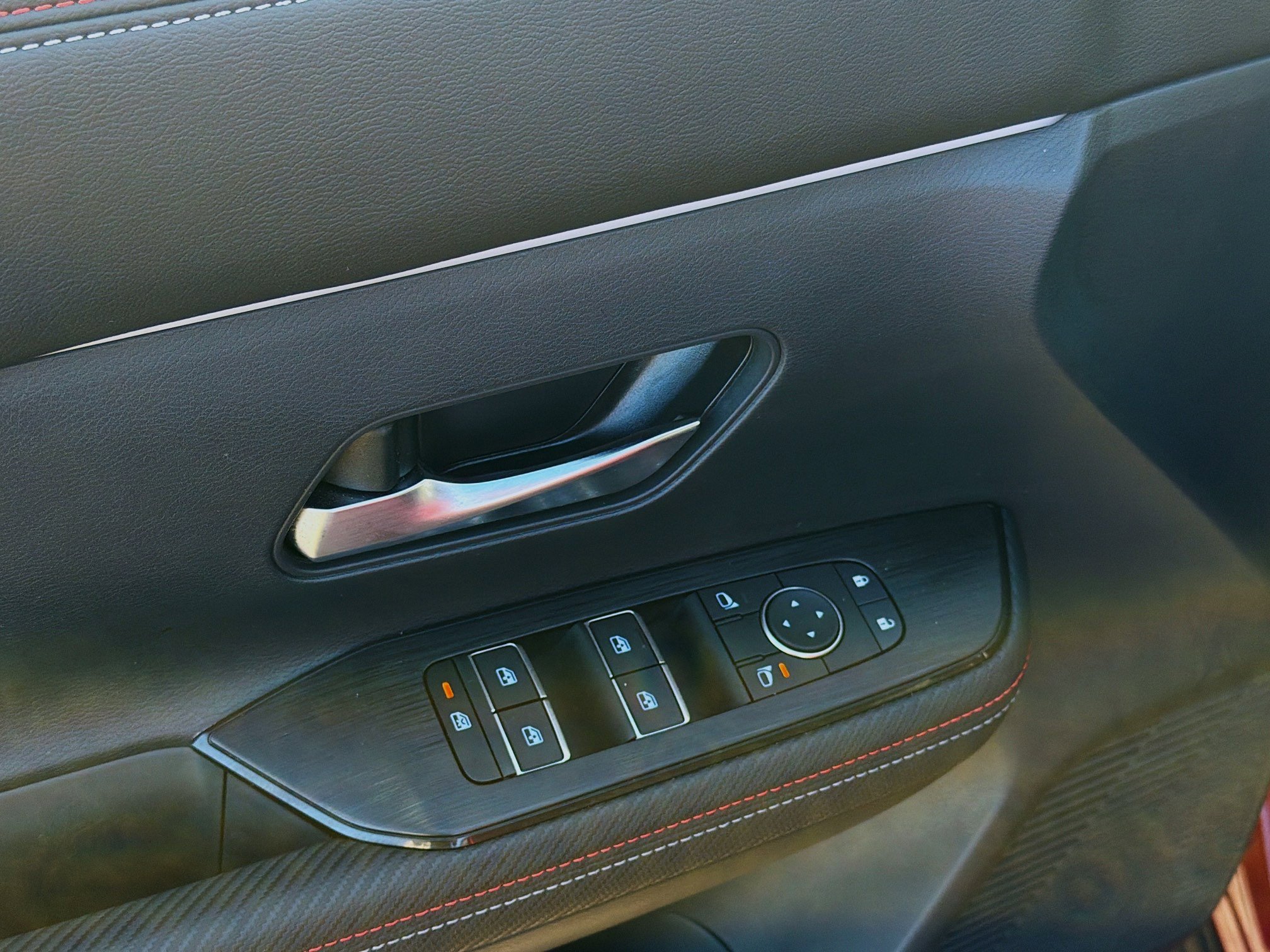 Used 2025 Nissan Kicks SR image 21