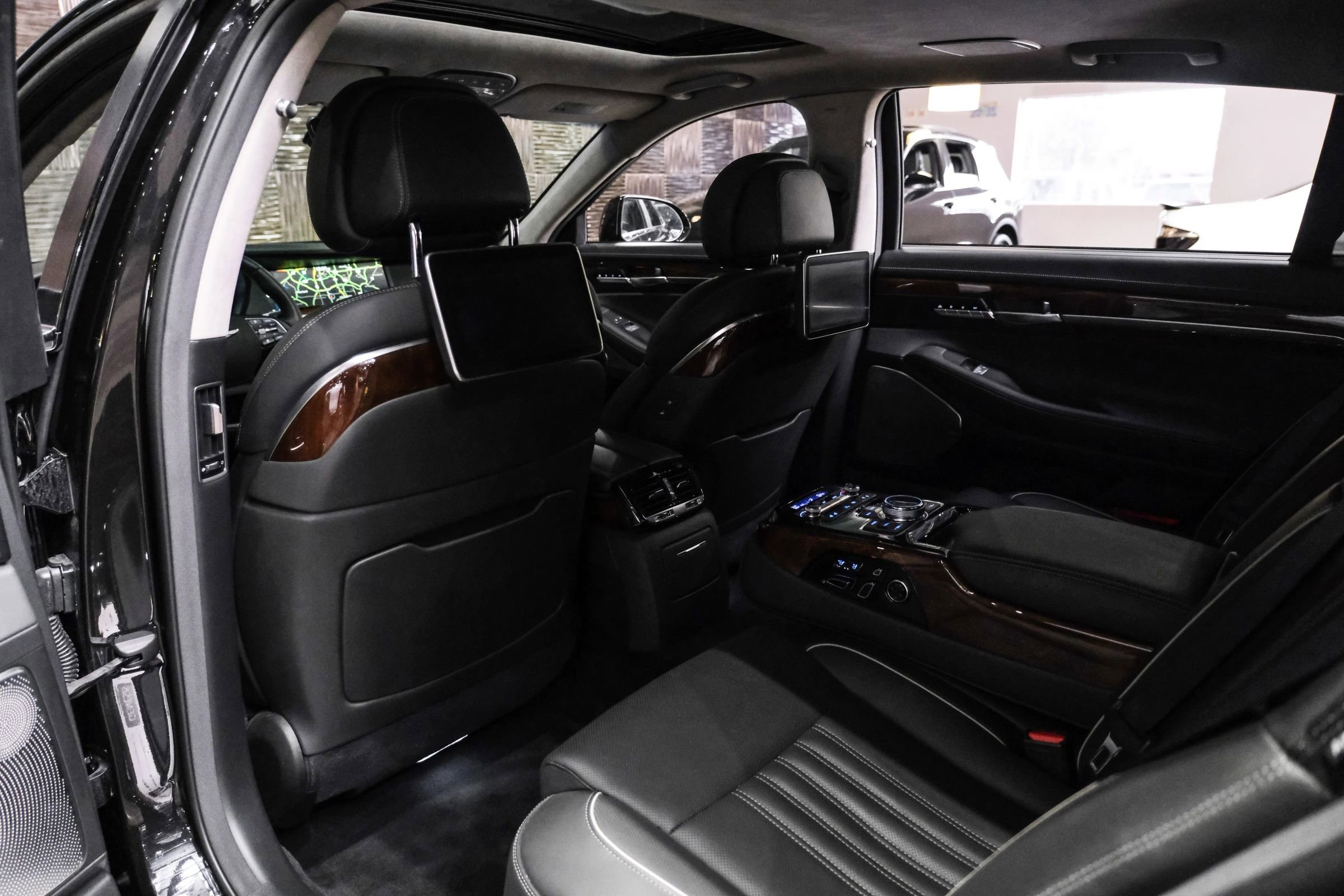 Used 2019 Genesis G90 5.0 Ultimate RWD image 40