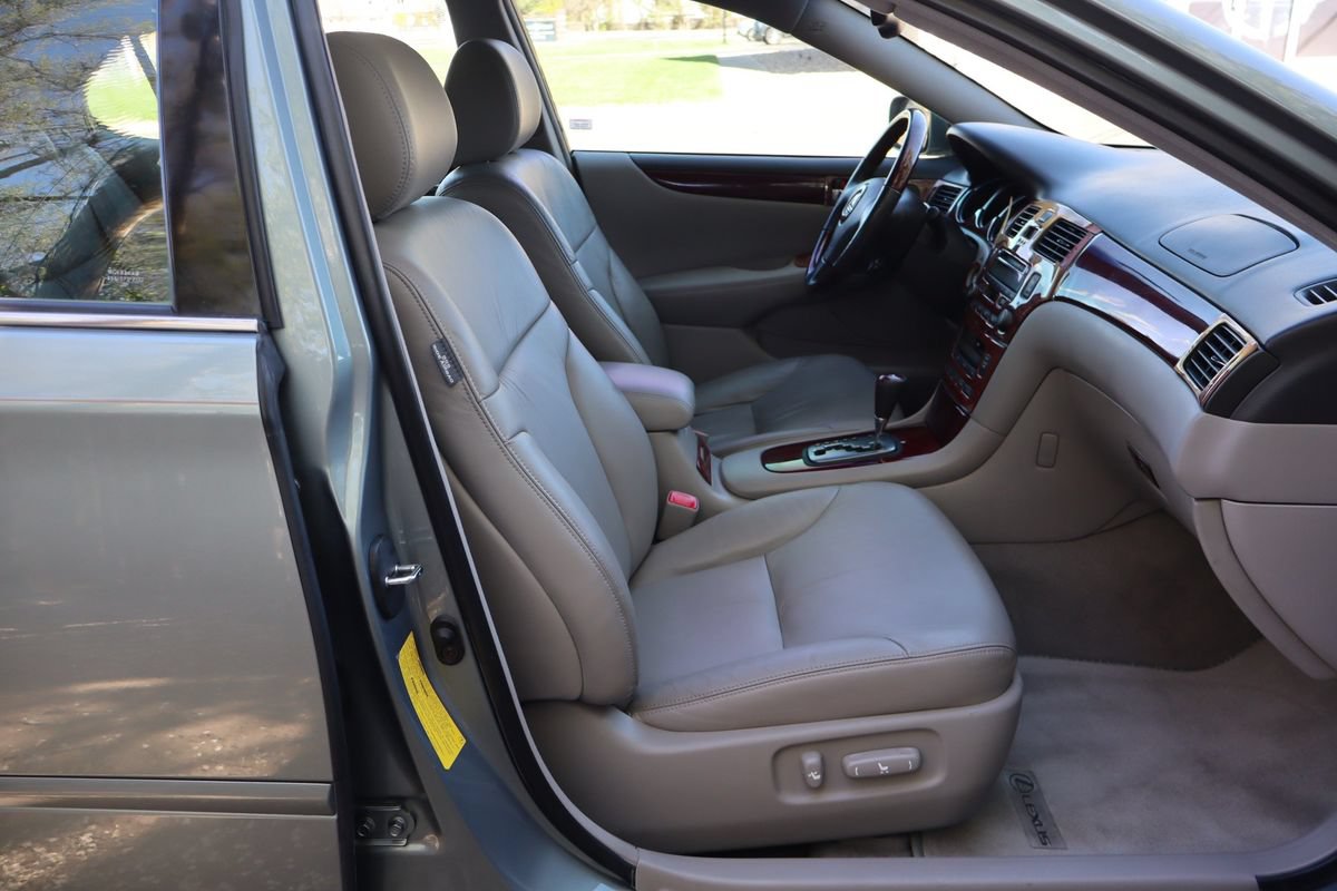Used 2004 Lexus ES 330 w/ Premium Pkg FWD image 22
