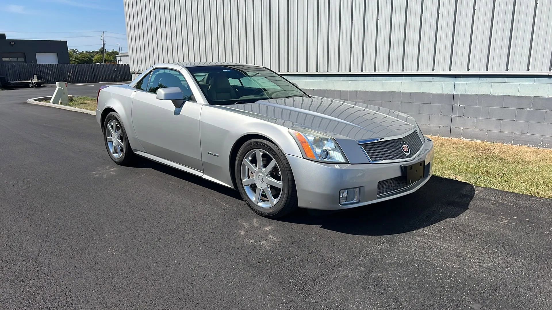 Used 2005 Cadillac XLR image 3