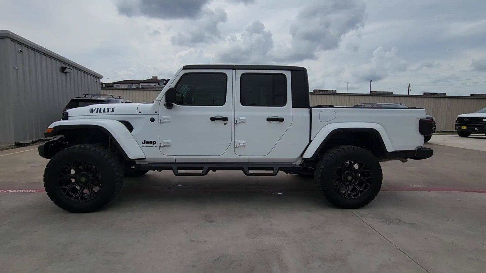 Used 2024 Jeep Gladiator Sport AWD/4WD image 5