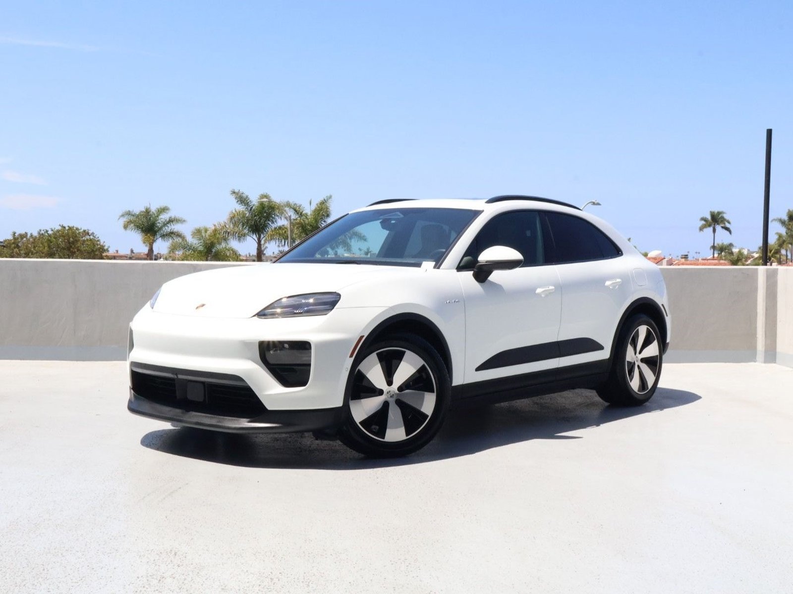 Certified 2025 Porsche Macan 4 Electric AWD/4WD video 1