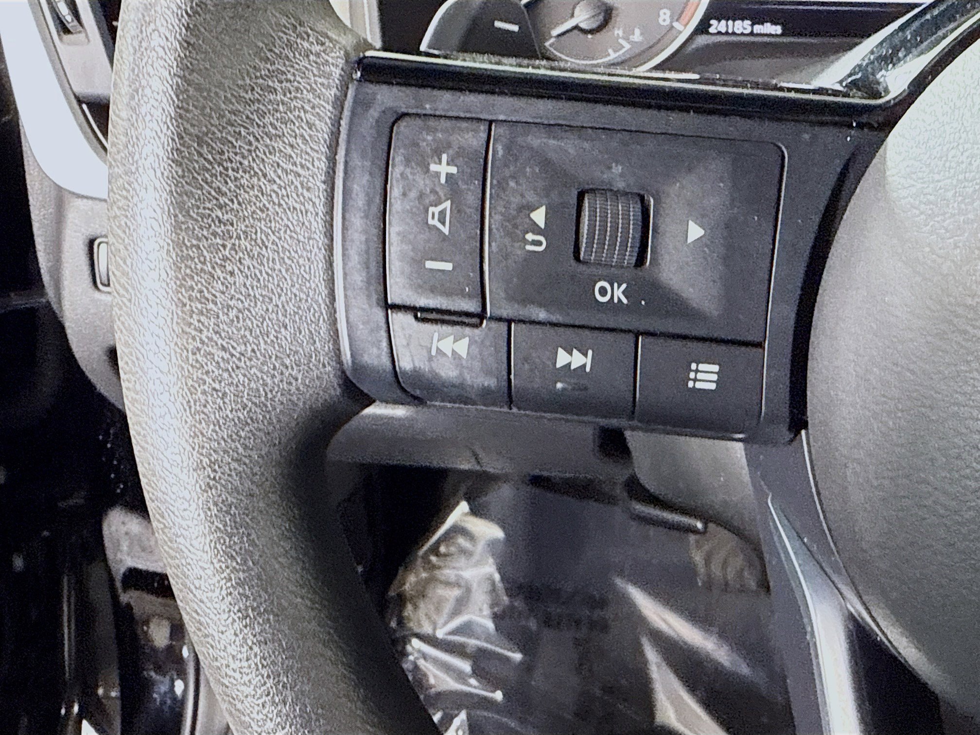 Used 2023 Nissan Rogue SV image 14