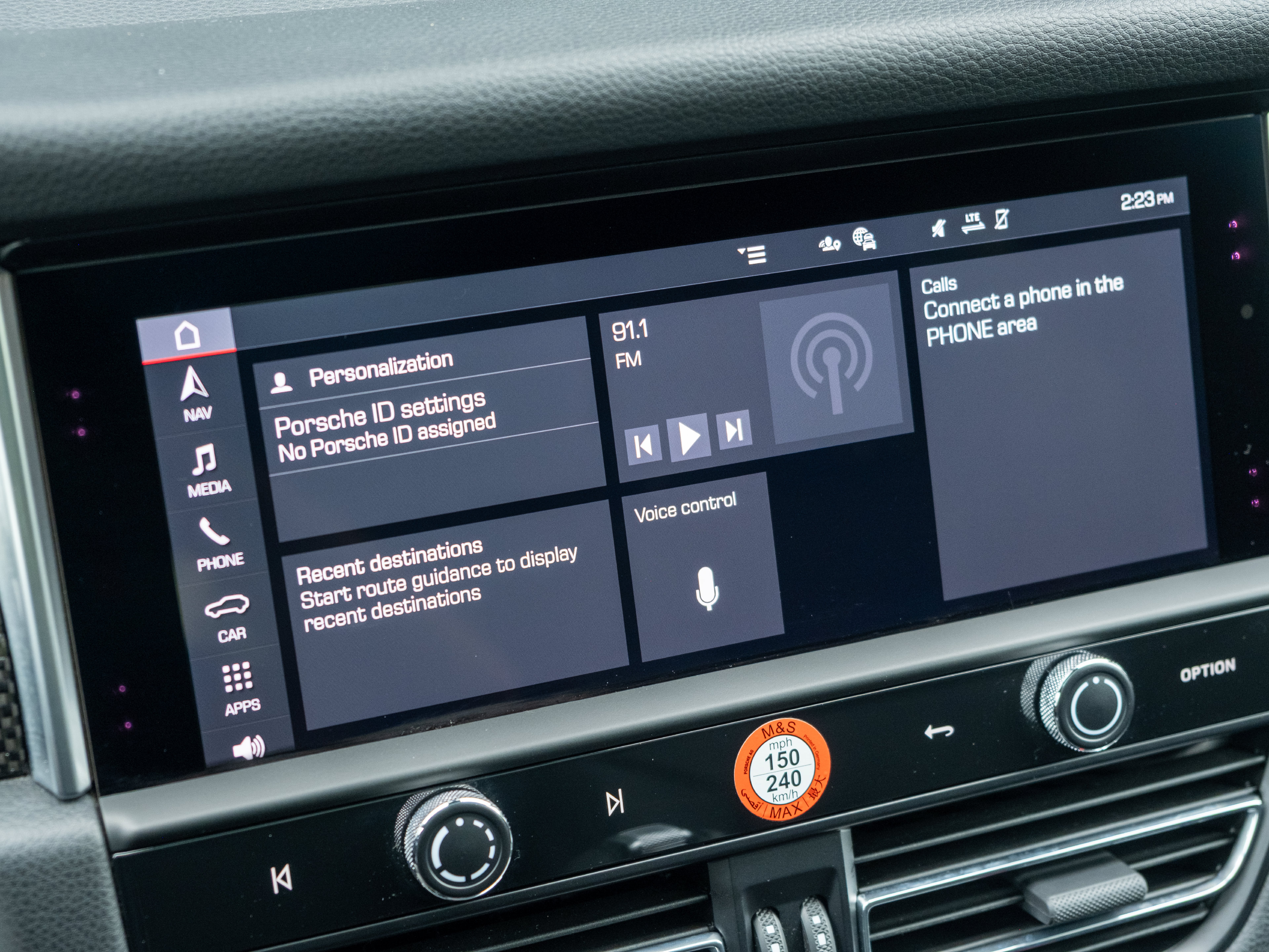 Certified 2023 Porsche Macan AWD/4WD image 26