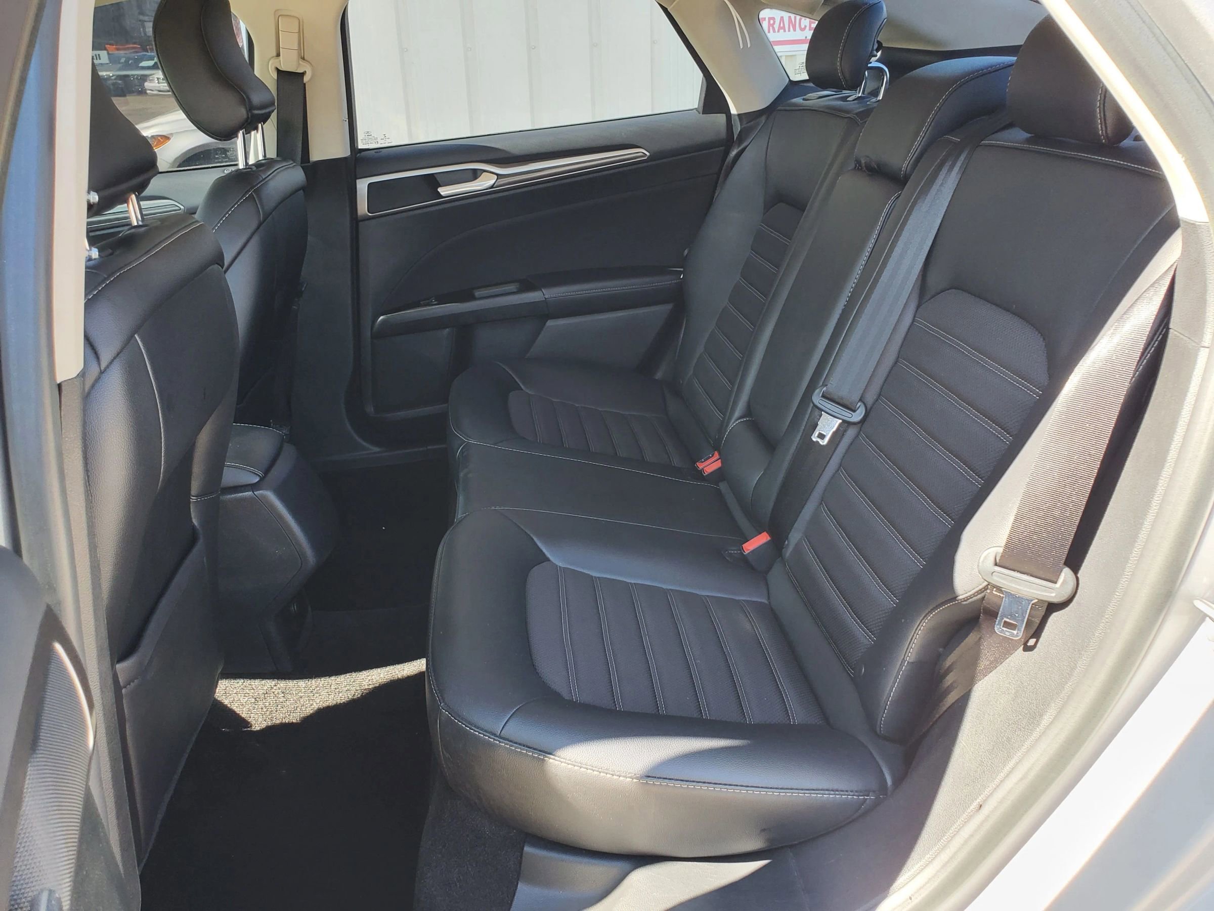 Used 2017 Ford Fusion SE w/ Equipment Group 201A image 27