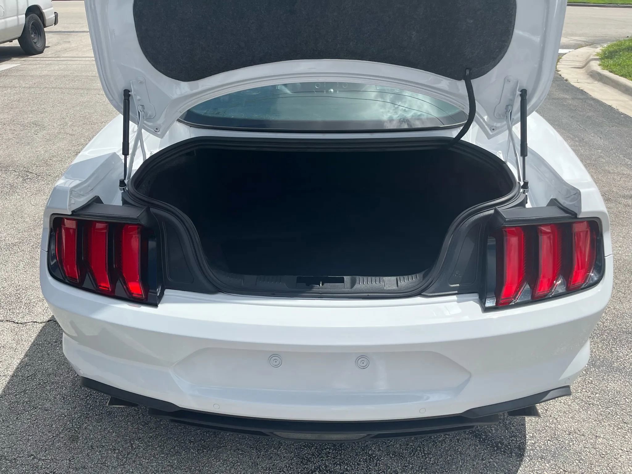 Used 2020 Ford Mustang Premium image 9