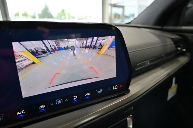 New 2027 Chevrolet Traverse LT w/ Sun and Wheel Package FWD image 17
