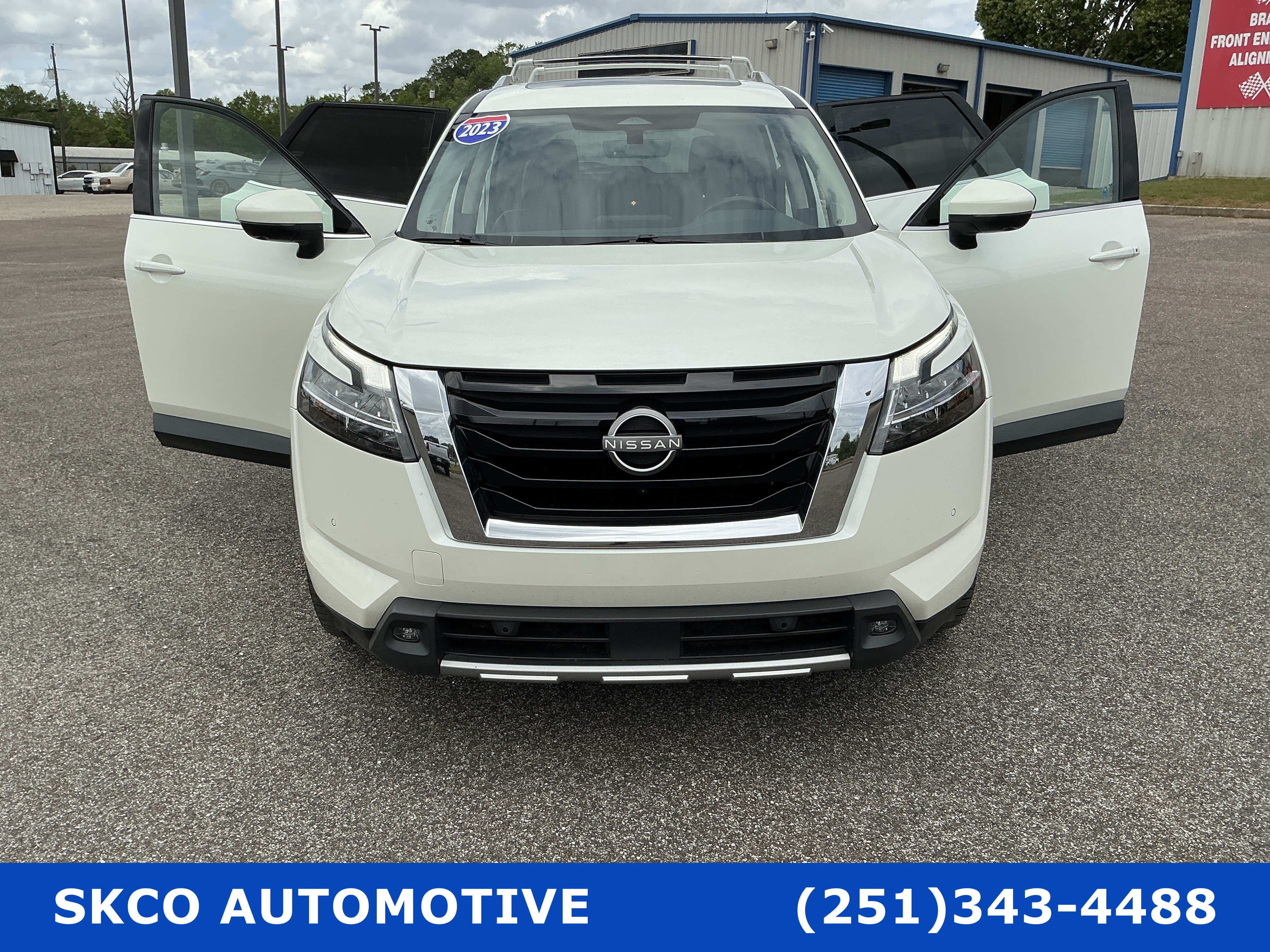 Used 2023 Nissan Pathfinder SL w/ SL Premium Package AWD/4WD image 30