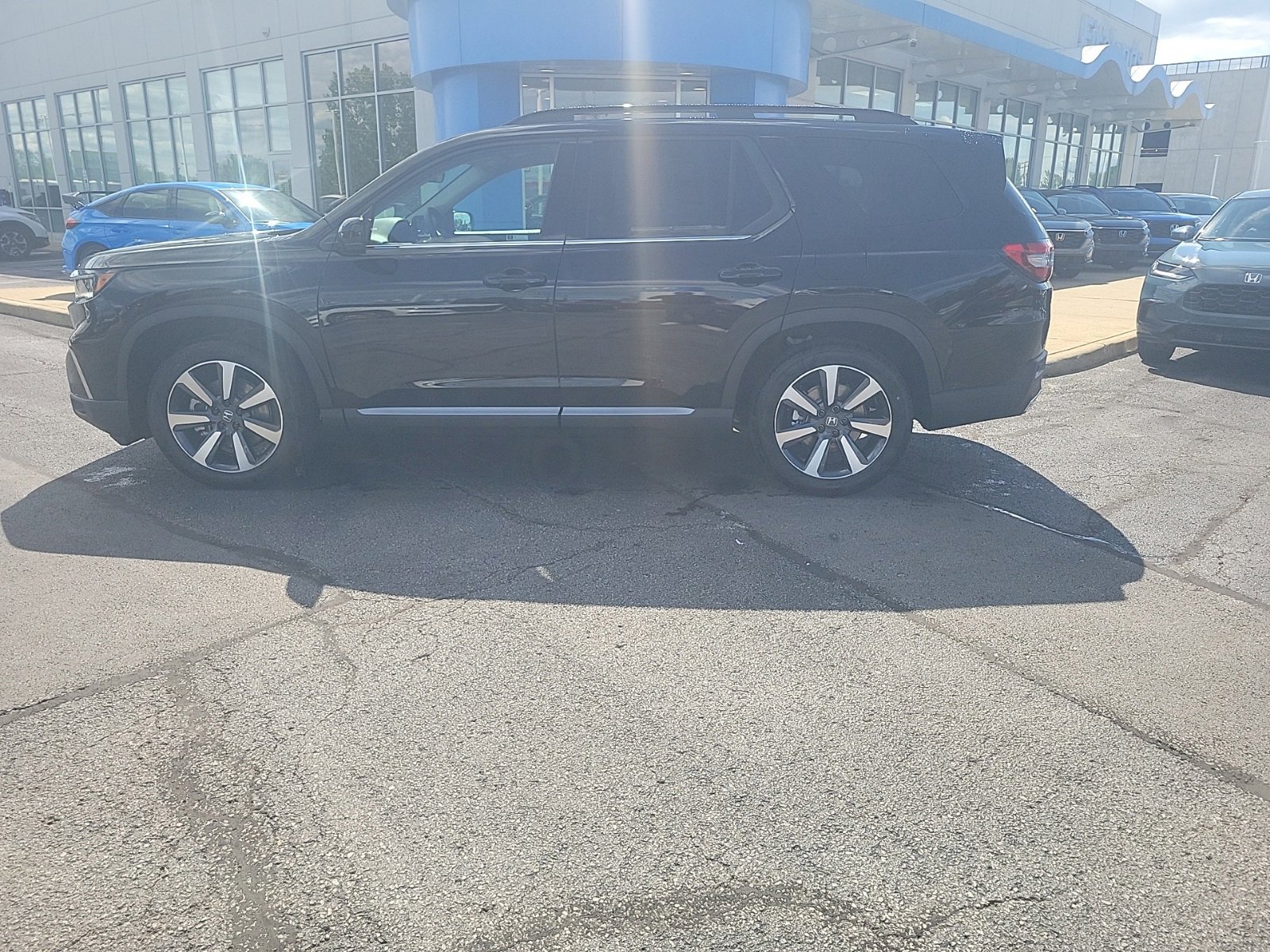 New 2025 Honda Pilot Touring image 12