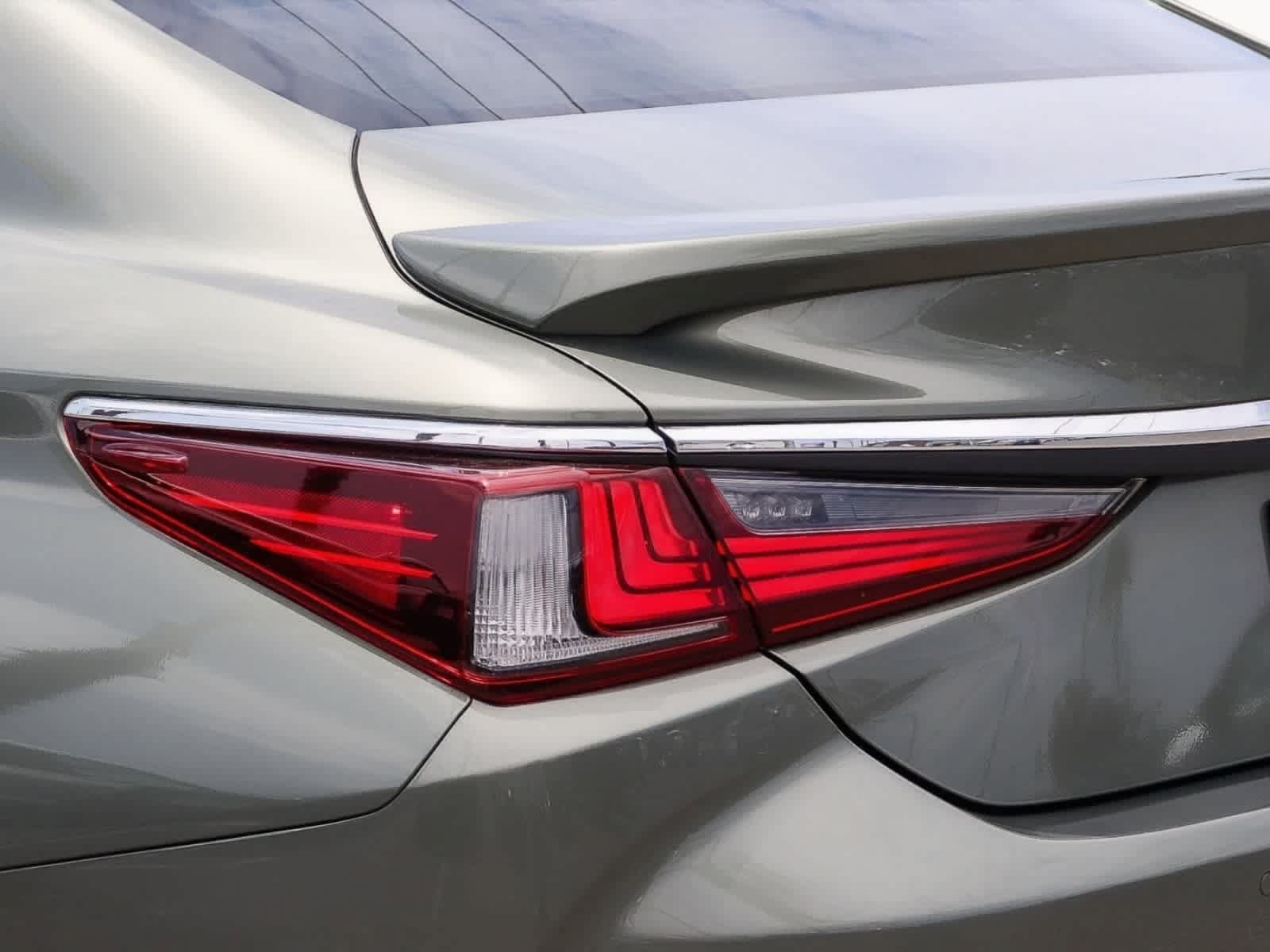 Used 2025 Lexus ES 350 w/ Premium Package FWD image 11