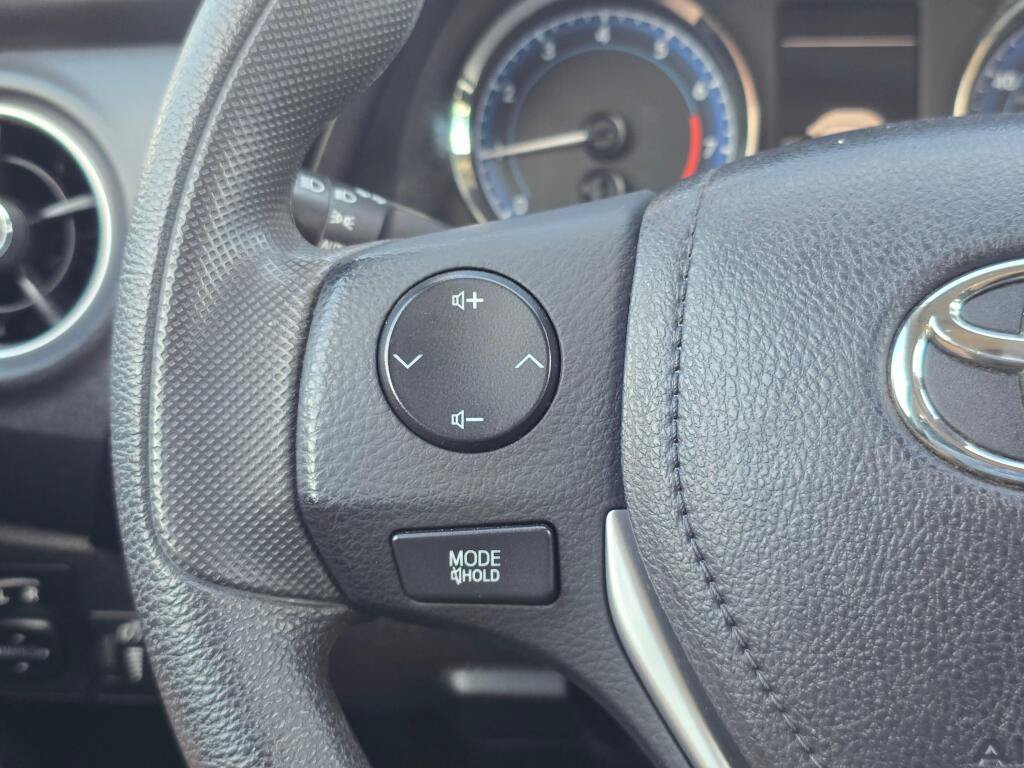Used 2019 Toyota Corolla LE FWD image 19