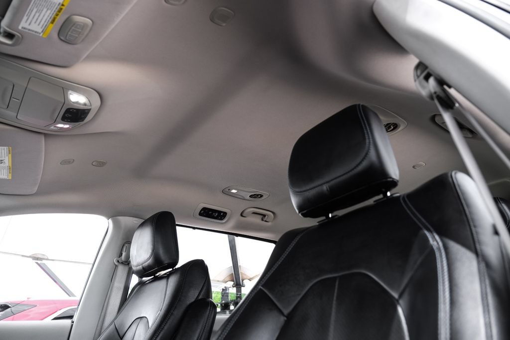 Used 2021 Chrysler Pacifica Touring-L FWD image 33