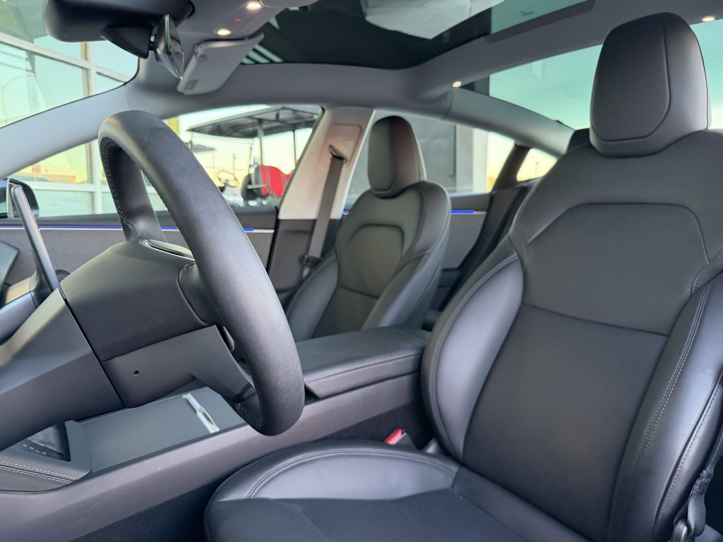 Used 2025 Tesla Model 3 image 39