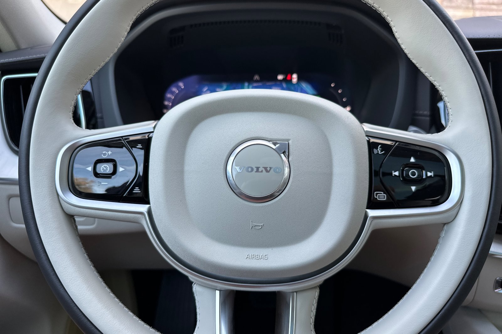 New 2026 Volvo XC60 T8 Ultra w/ Climate Package AWD/4WD image 21