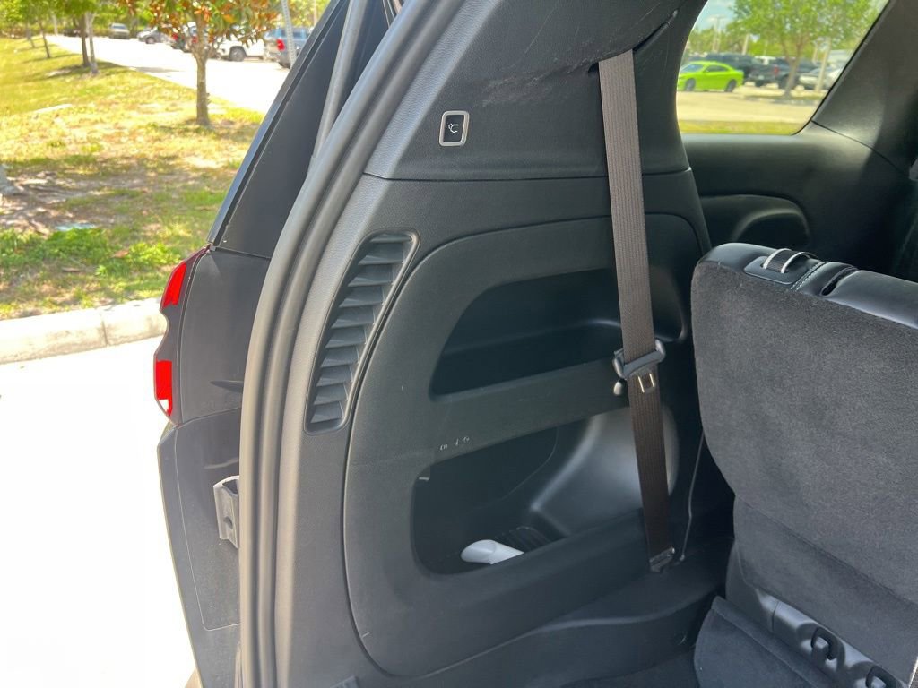 Used 2024 Chrysler Pacifica Touring-L w/ S Appearance Package FWD image 37