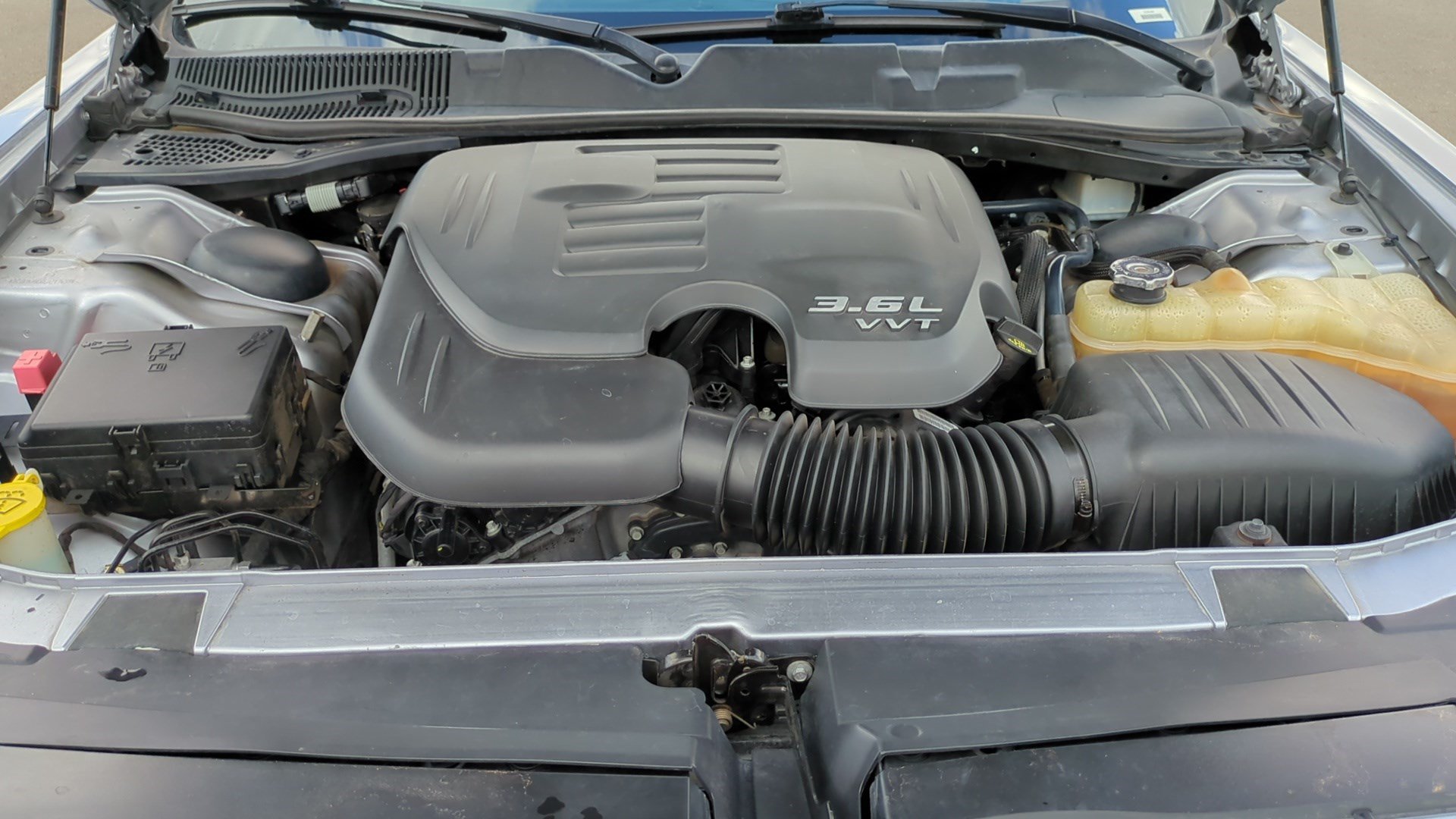 Used 2016 Dodge Challenger SXT RWD image 29