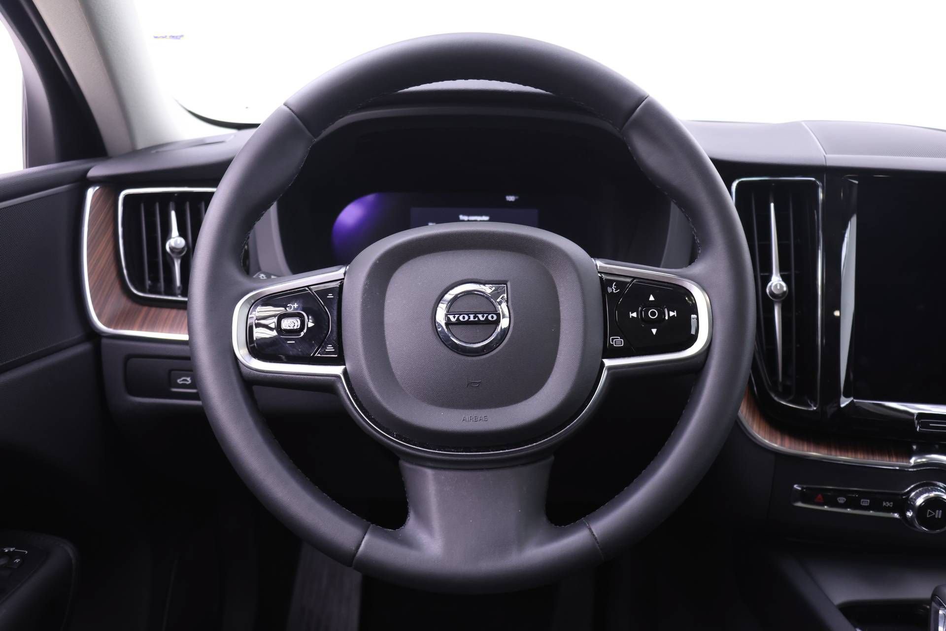 Certified 2024 Volvo XC60 B5 Plus w/ Protection Package Premier AWD/4WD image 16
