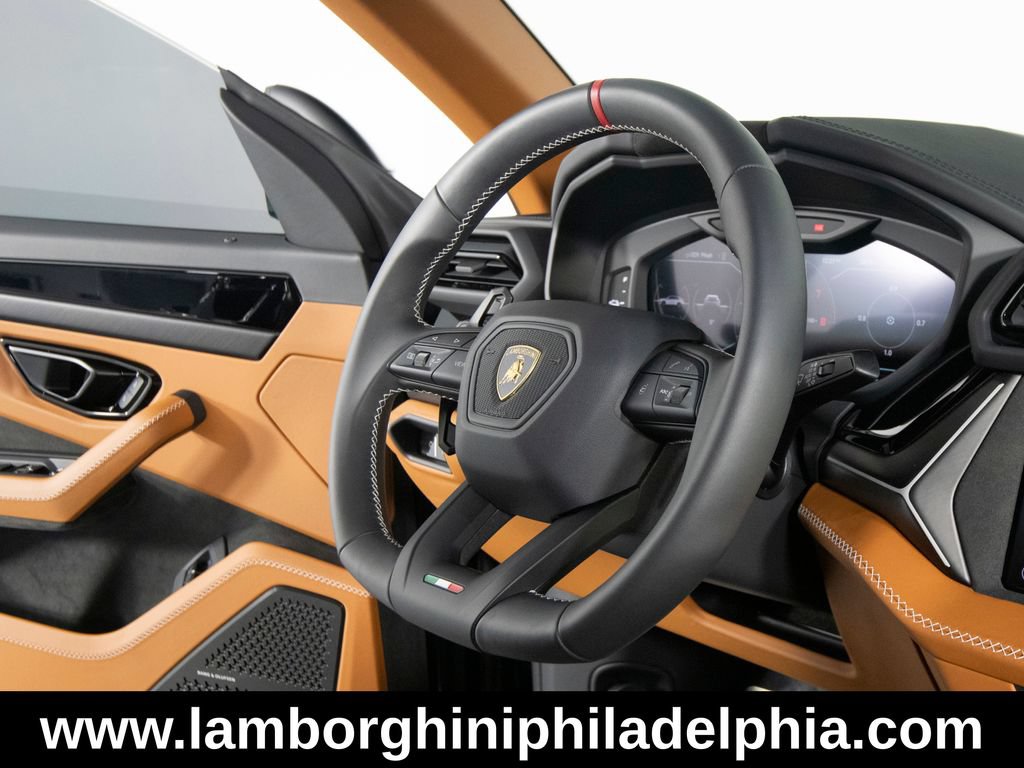 Used 2025 Lamborghini Urus SE AWD/4WD image 29