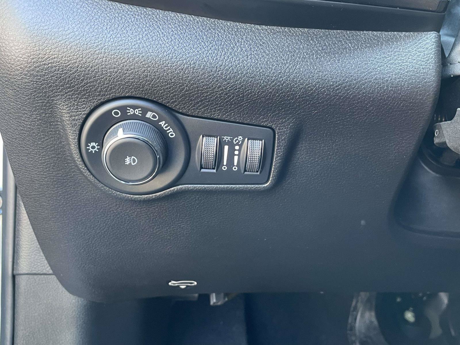 Used 2026 Jeep Compass Latitude AWD/4WD image 19