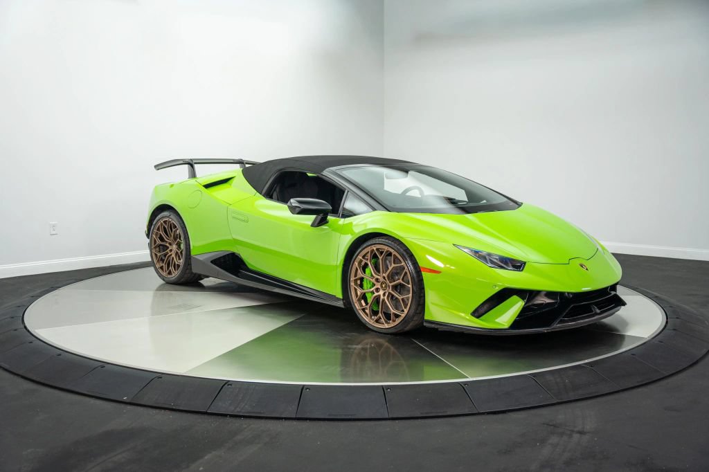 Used 2019 Lamborghini Huracan Performante AWD/4WD image 18