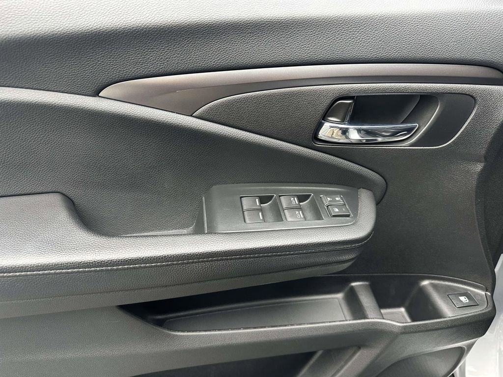 Used 2022 Honda Pilot Sport image 15