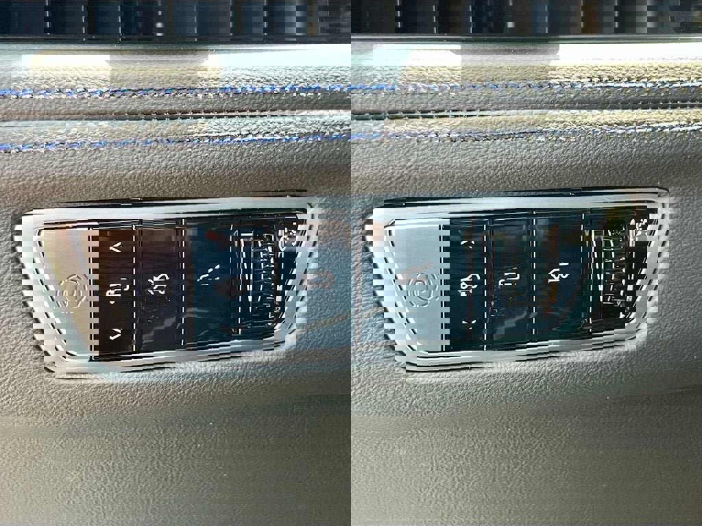 New 2025 Cadillac Escalade IQ Luxury 1 w/ Smart Trailering package AWD/4WD image 10