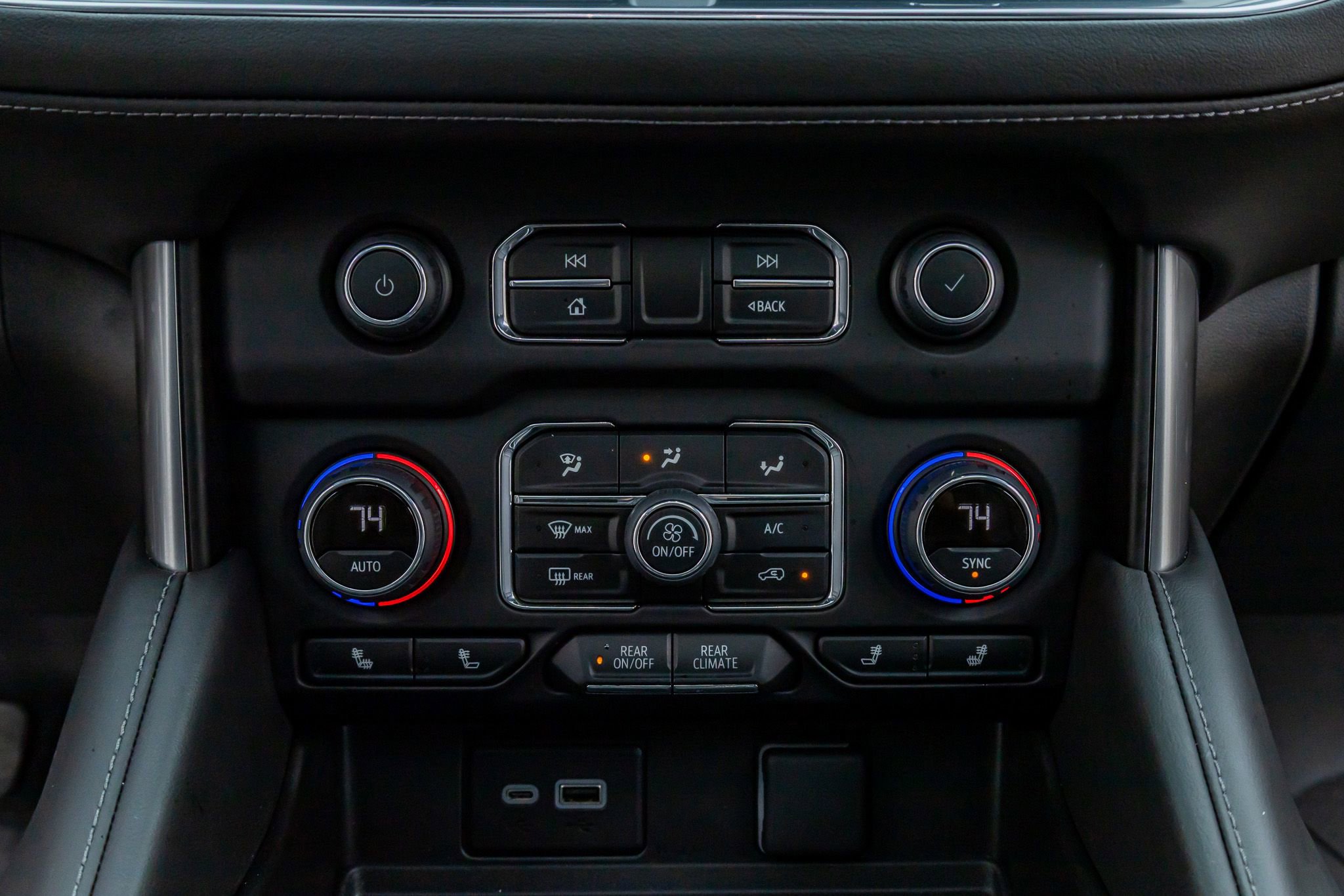 Used 2024 Chevrolet Tahoe Z71 w/ Luxury Package image 27