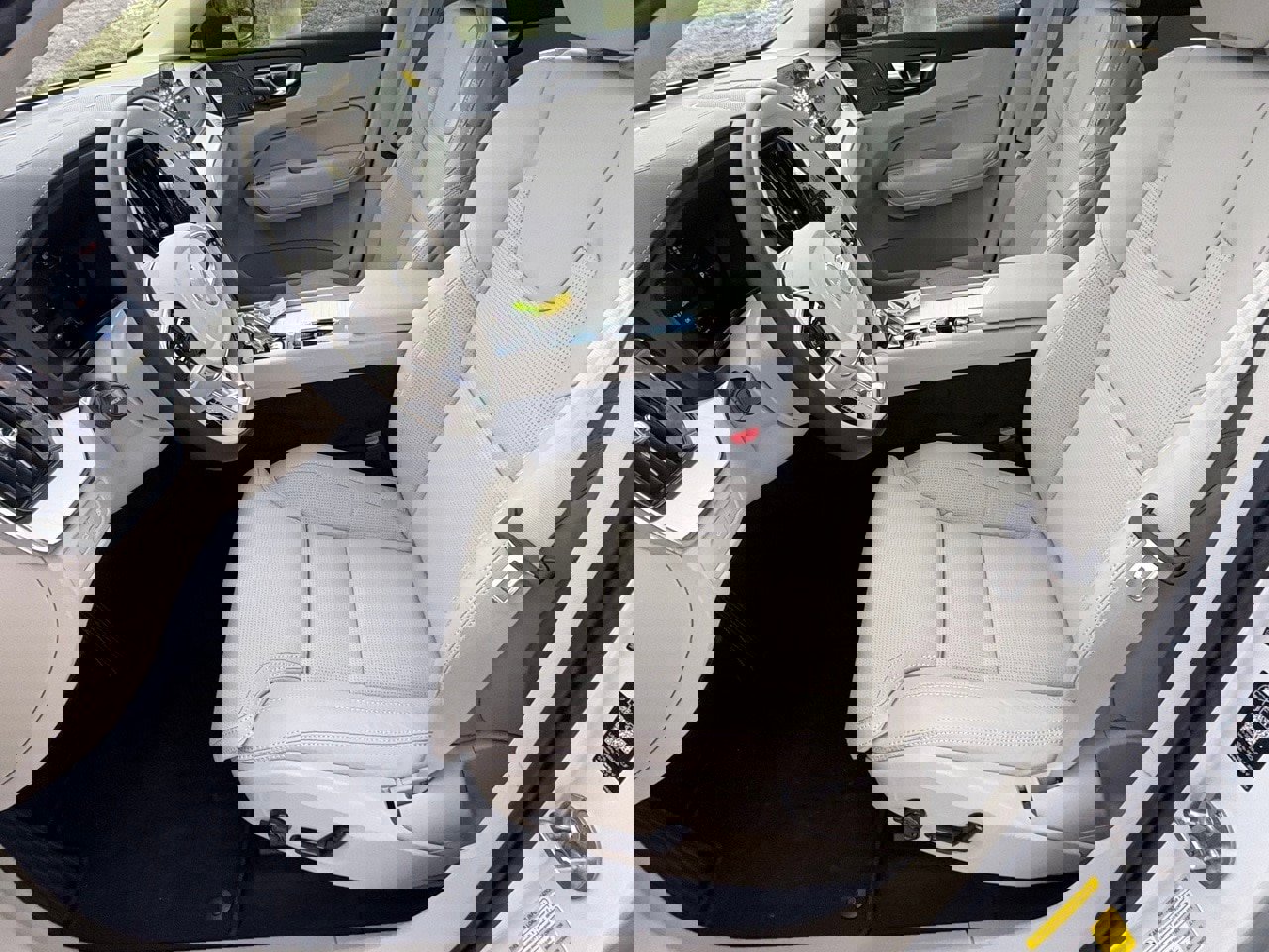 New 2026 Volvo XC60 T8 Ultra w/ Protection Package Premier image 18