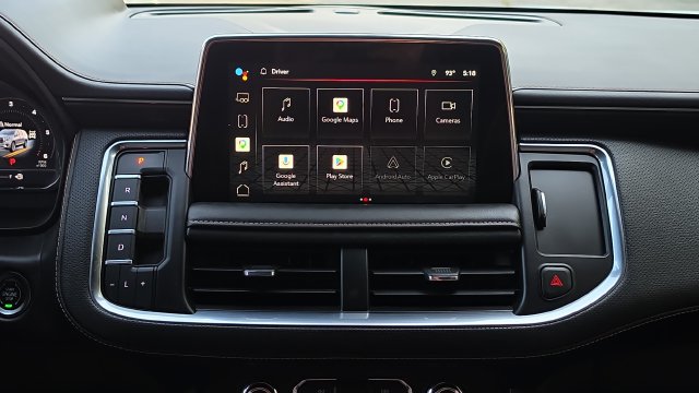 Used 2022 GMC Yukon XL AT4 w/ Technology Package AWD/4WD image 9