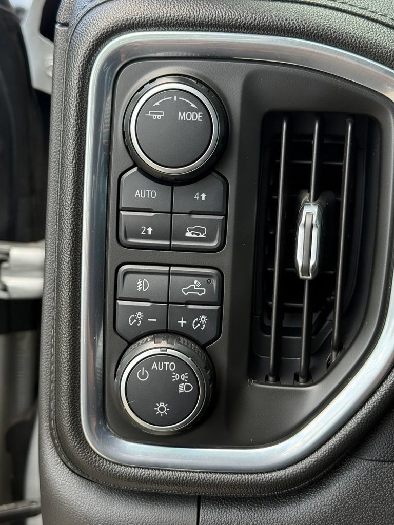 Used 2020 Chevrolet Silverado 1500 RST w/ RST Value Package AWD/4WD image 20