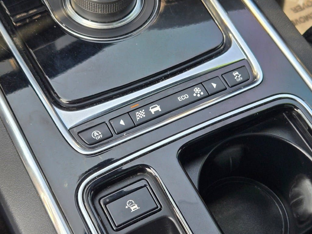 Used 2019 Jaguar XE R-Sport RWD image 30