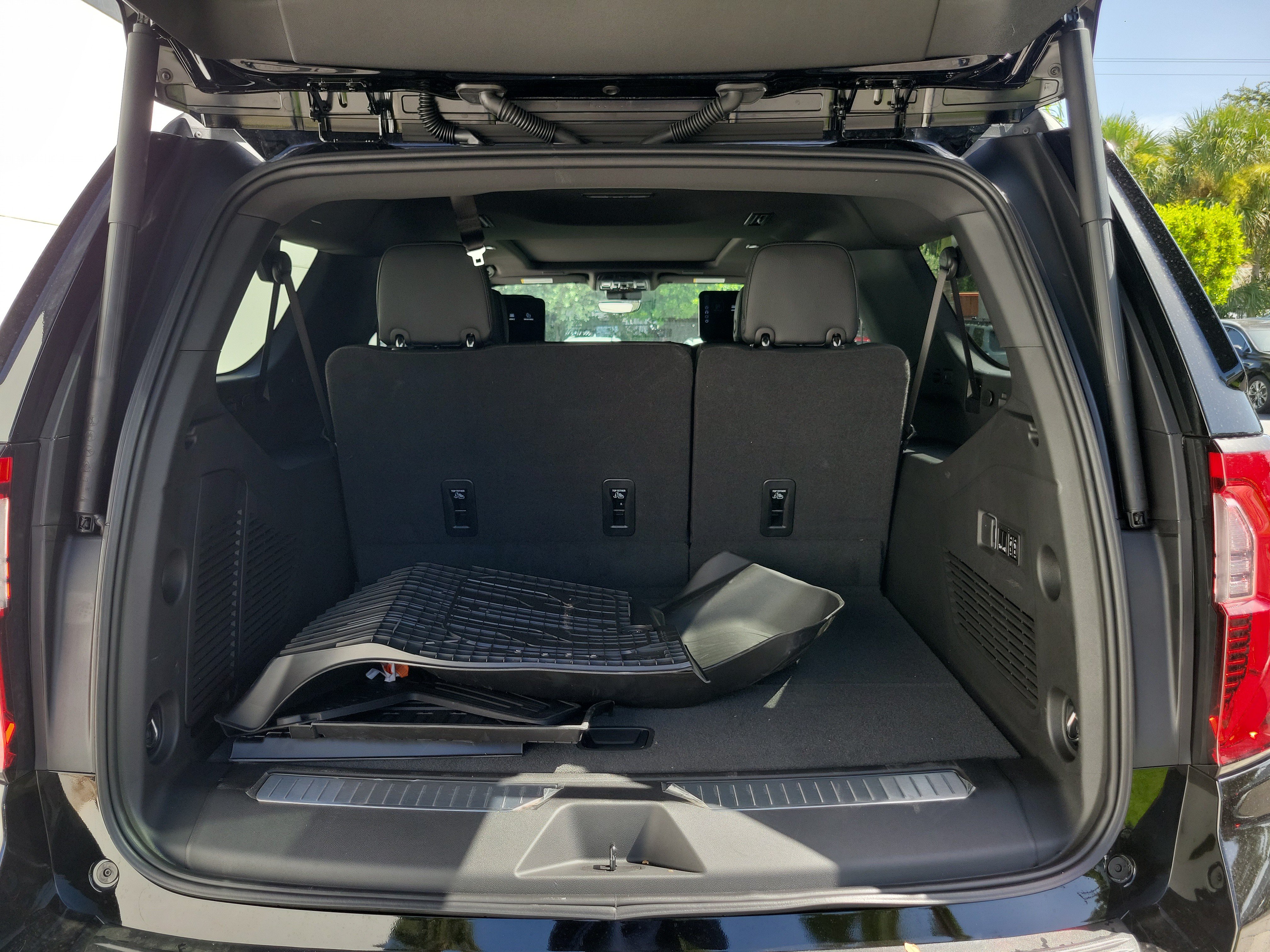 New 2026 GMC Yukon XL Denali w/ Denali Reserve Package AWD/4WD image 9