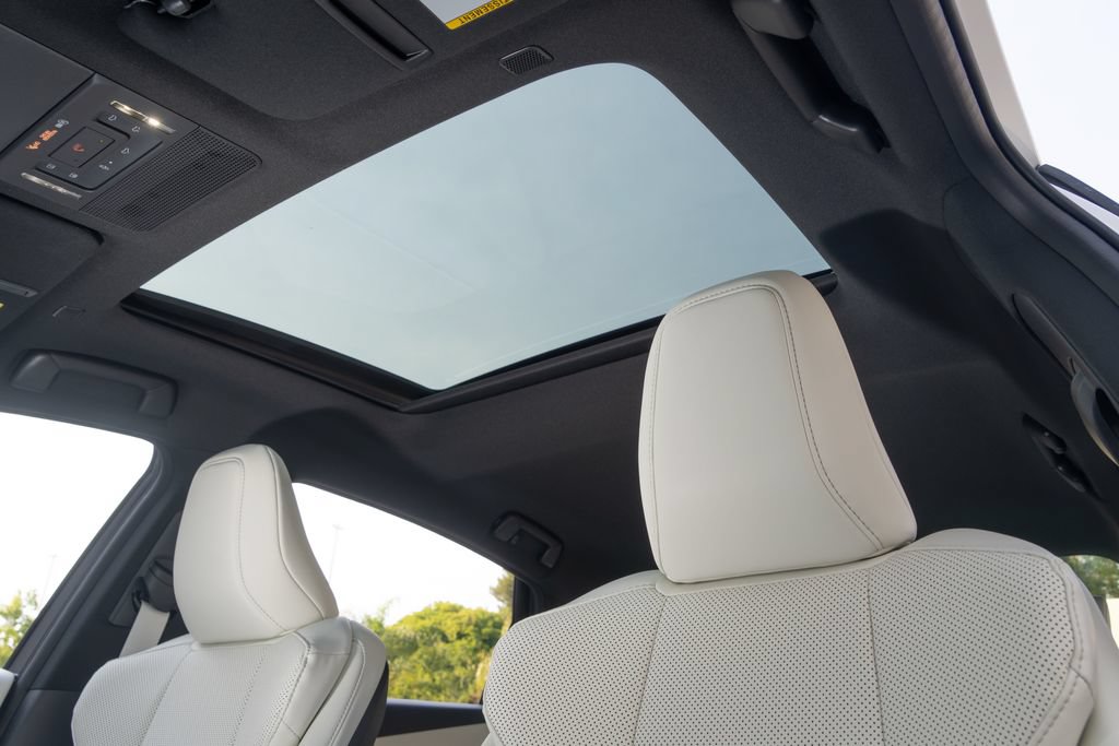 New 2026 Lexus ES 350e FWD image 18