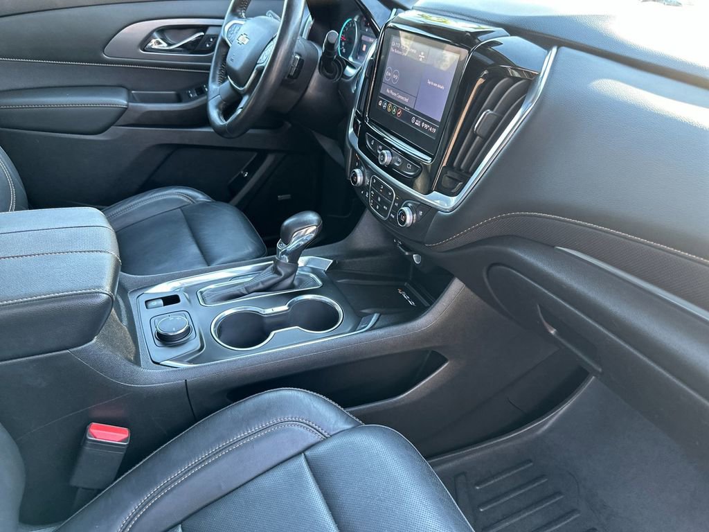 Used 2021 Chevrolet Traverse Premier w/ Redline Edition FWD image 16