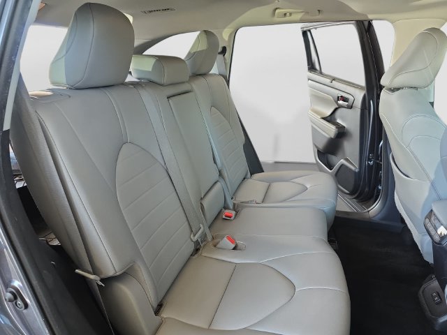 Used 2021 Toyota Highlander XLE FWD image 35
