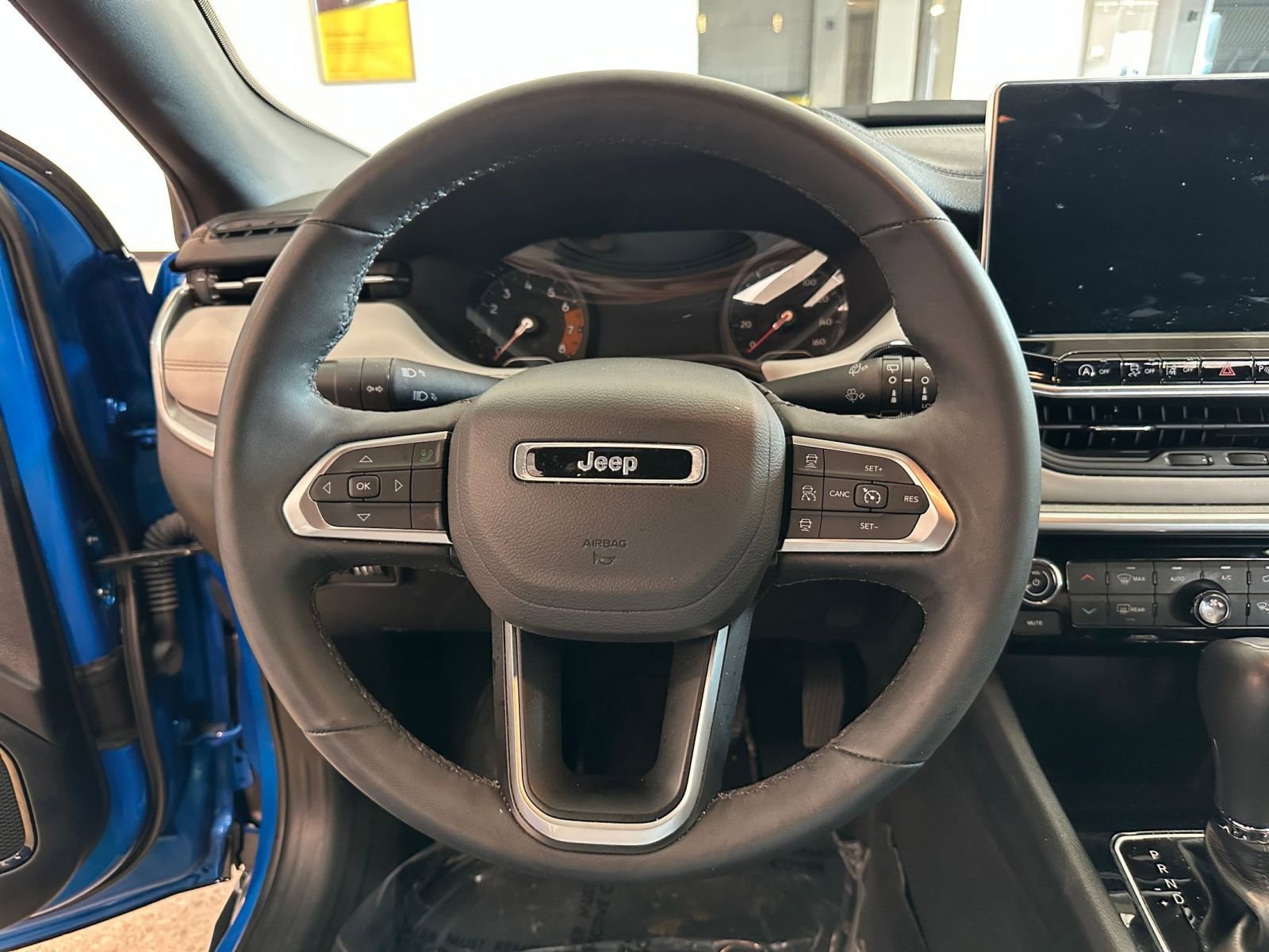 Used 2025 Jeep Compass Limited image 28
