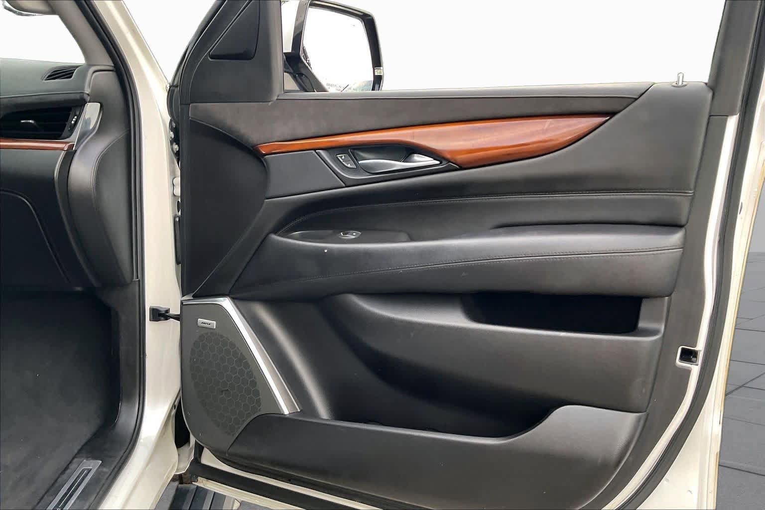 Used 2017 Cadillac Escalade Premium Luxury RWD image 21