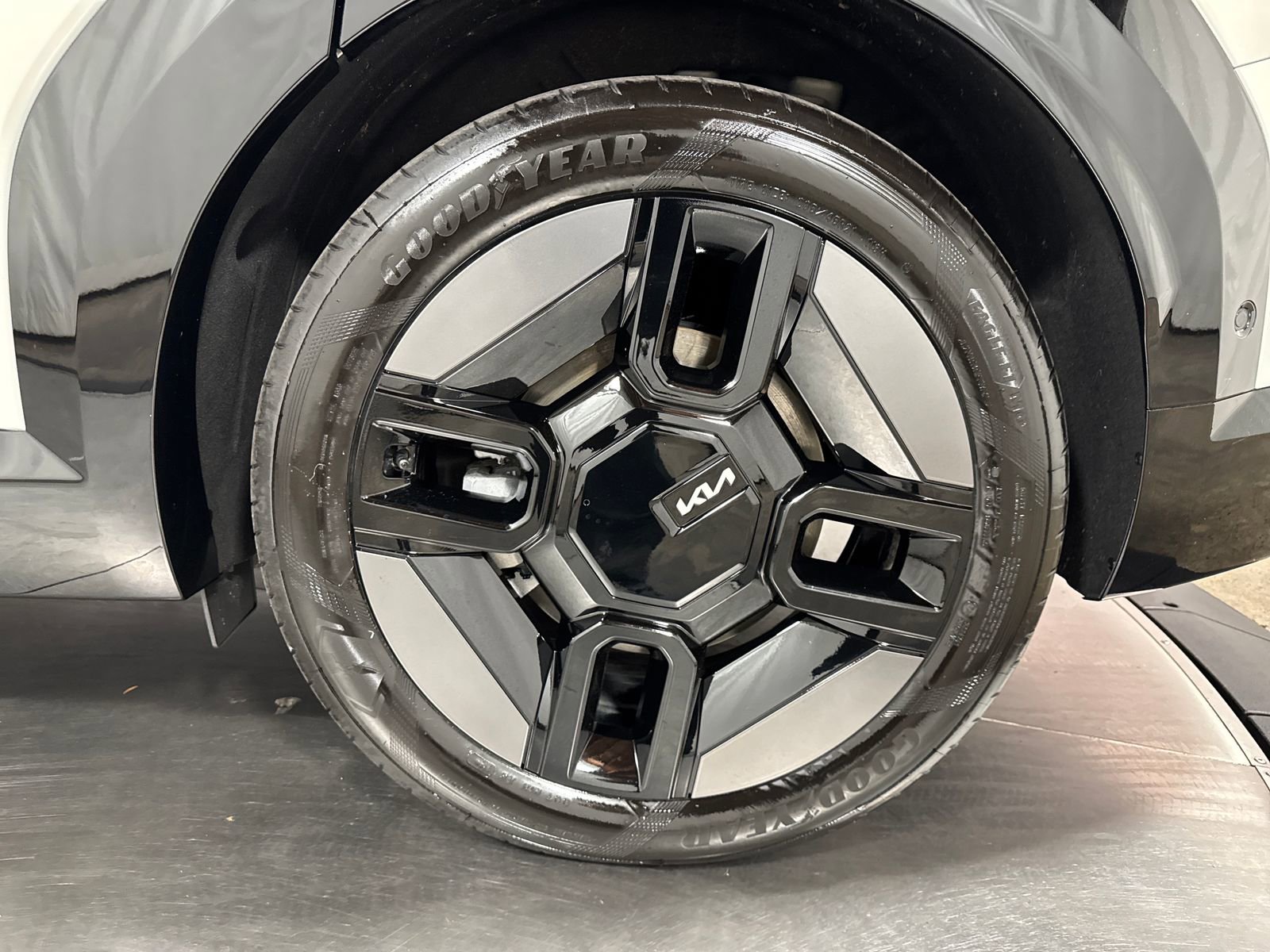 Certified 2024 Kia EV9 GT-Line AWD/4WD image 12