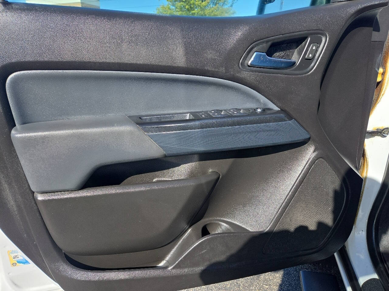 Used 2017 Chevrolet Colorado Z71 AWD/4WD image 11