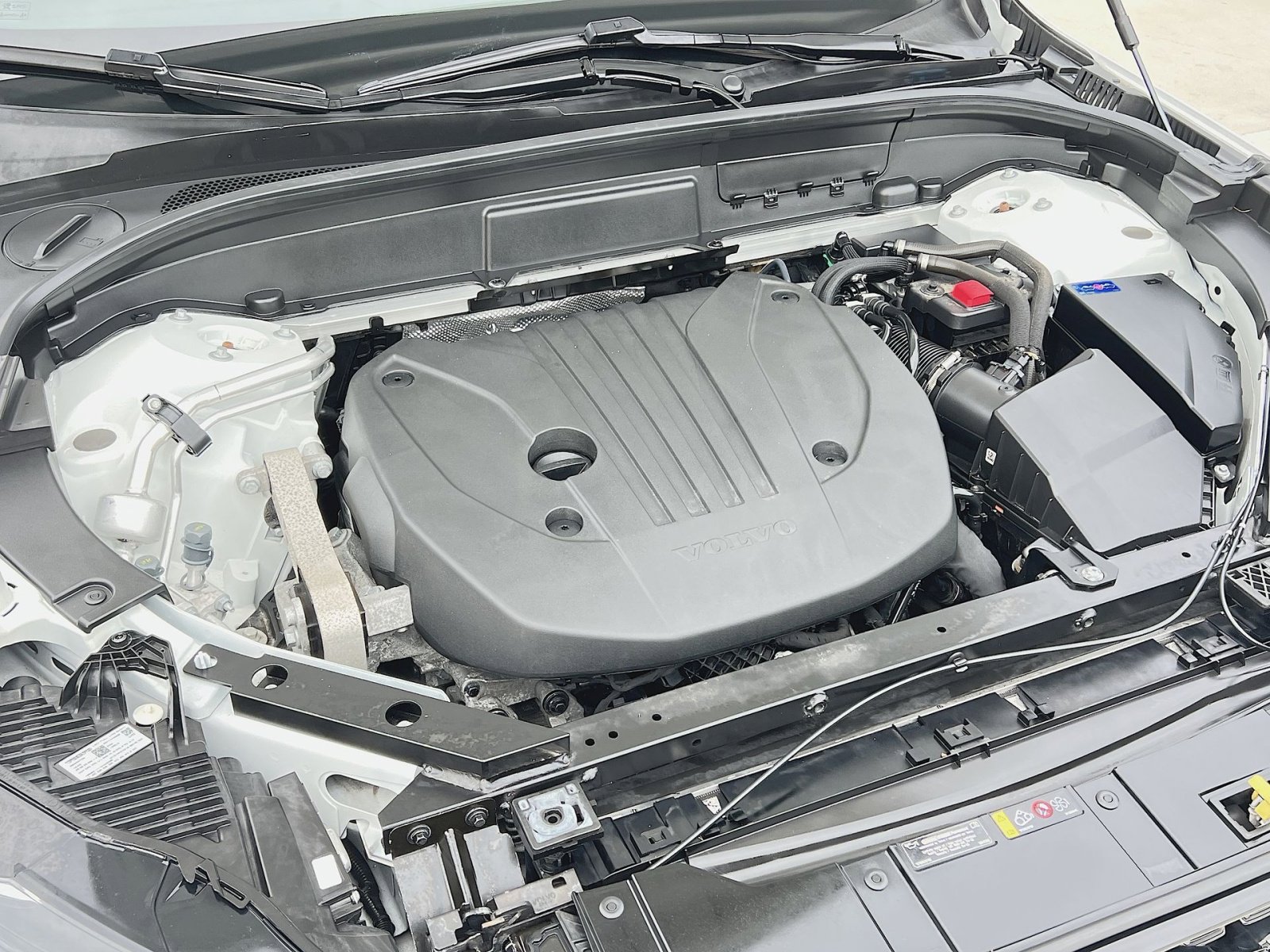 Certified 2023 Volvo XC60 B5 Plus w/ Climate Package image 28