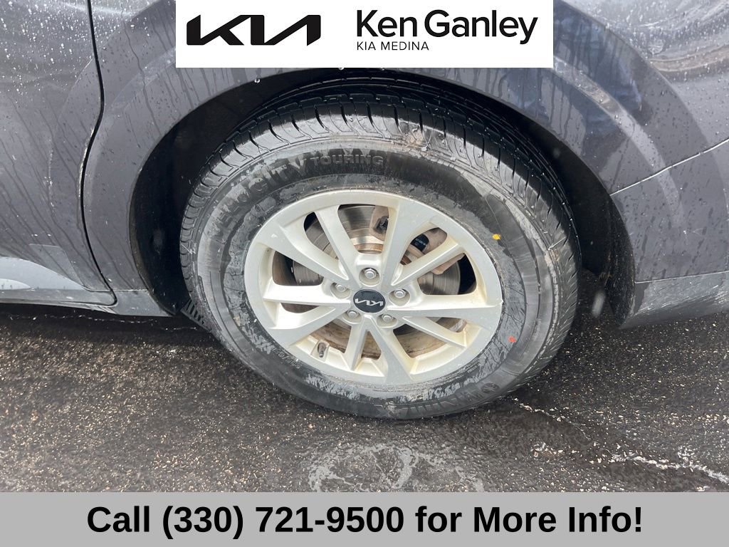 Used 2024 Kia Carnival LX FWD image 24
