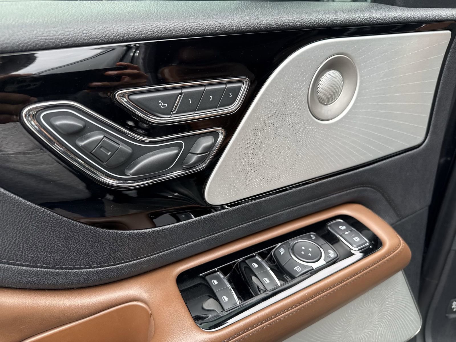 Used 2020 Lincoln Aviator Reserve w/ Equipment Group 202A AWD/4WD image 15