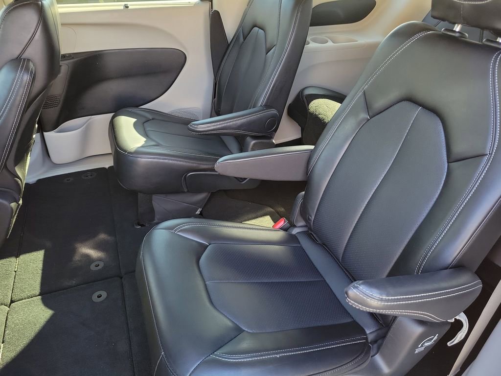 Certified 2024 Chrysler Pacifica Touring-L image 13