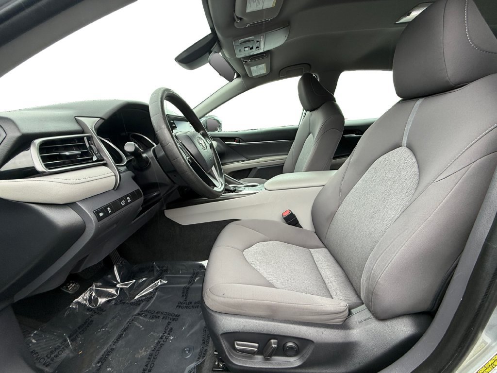 Used 2022 Toyota Camry LE FWD image 9