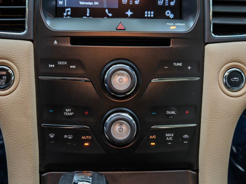 Used 2016 Ford Taurus Limited image 32