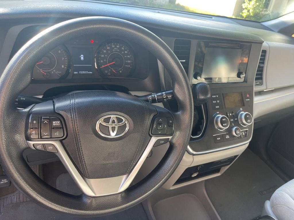 Used 2017 Toyota Sienna LE image 15