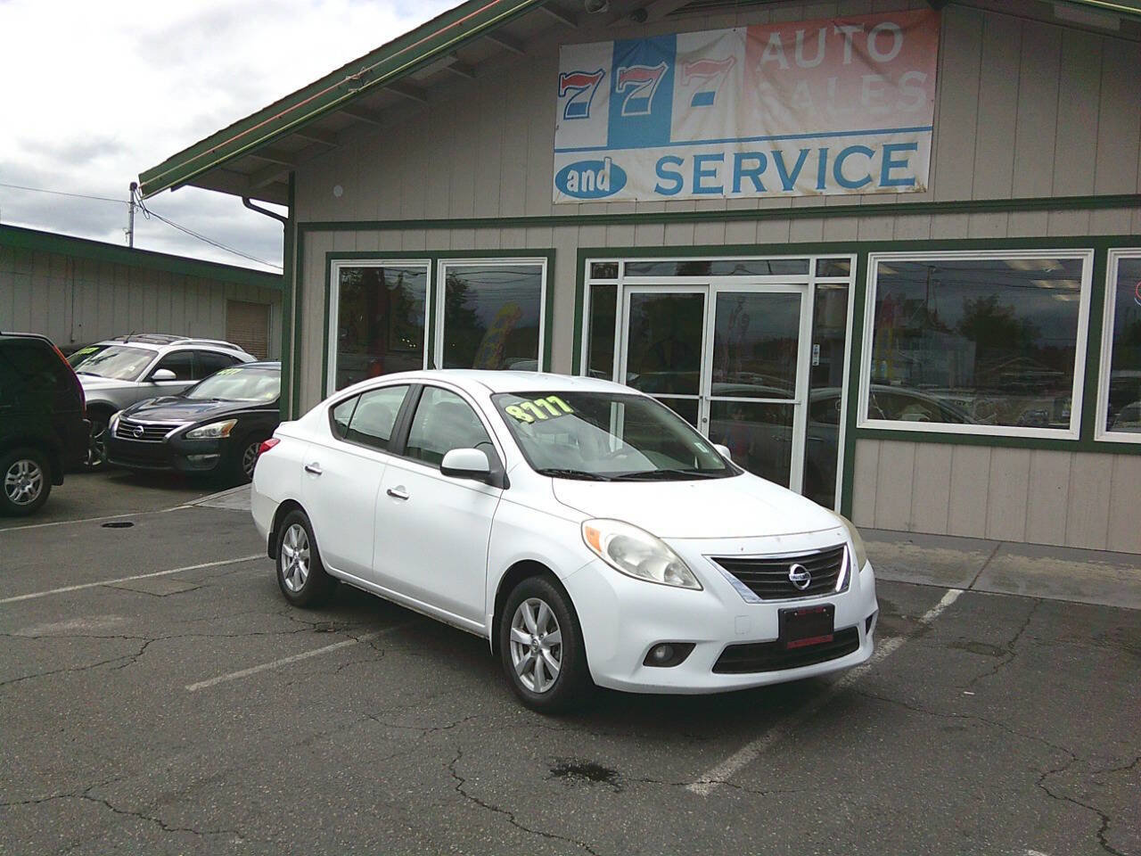 Used 2012 Nissan Versa image 1