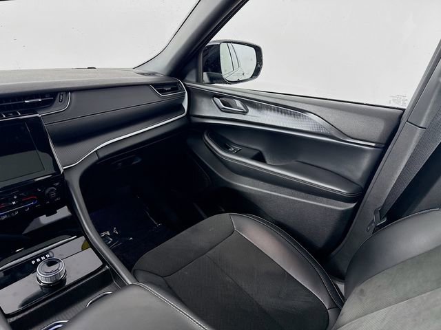 Used 2024 Jeep Grand Cherokee Altitude image 23