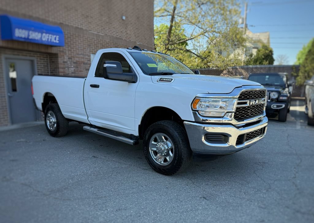 Used 2024 RAM 2500 Tradesman w/ Chrome Appearance Group AWD/4WD image 3