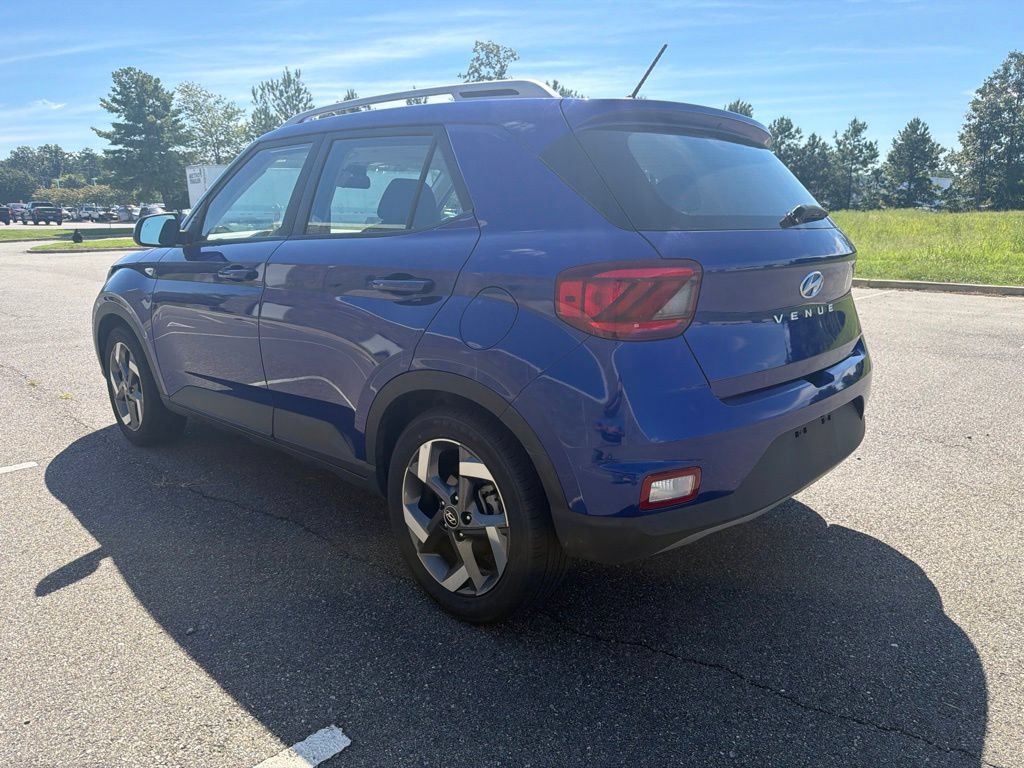 Used 2025 Hyundai Venue SEL FWD image 5